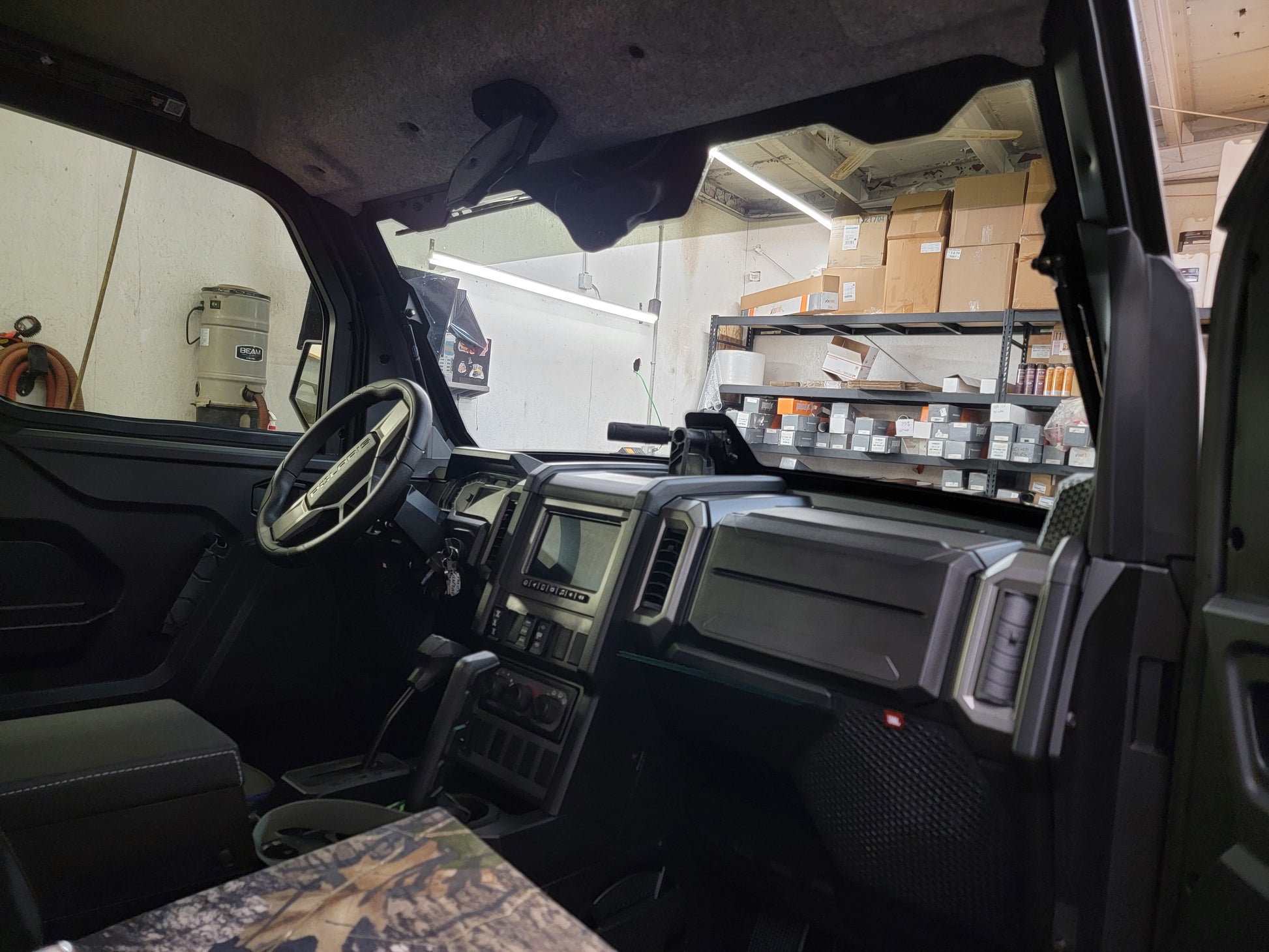 Polaris Xpedition windshield banner — carbon vs ceramic comparison